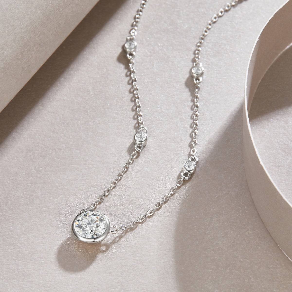 Daydream Moissanite 1.0 Ct Round Cut Necklace