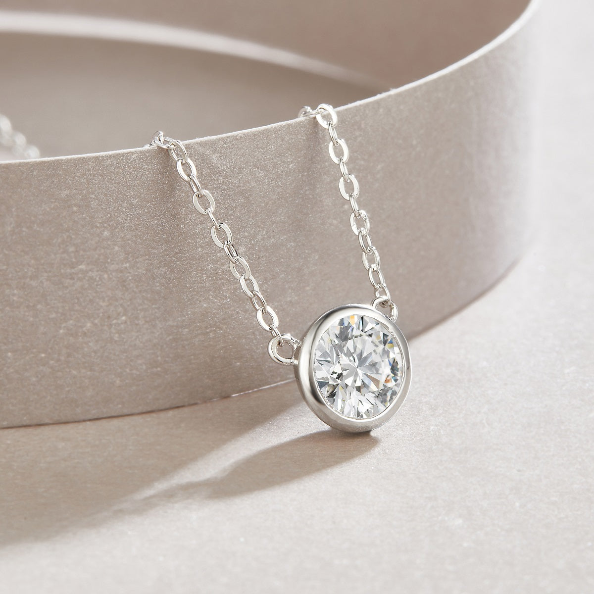 Daydream Moissanite 1.0 Ct Round Cut Necklace