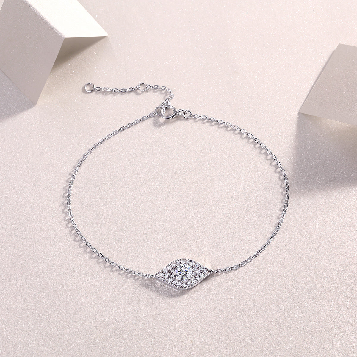 Oculus Glitter Moissanite 0.5 Ct Round Cut Bracelet