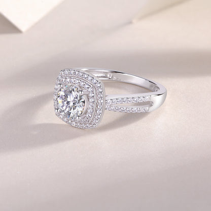 Sweet Holiday Moissanite 1.0 Ct Round Cut Ring