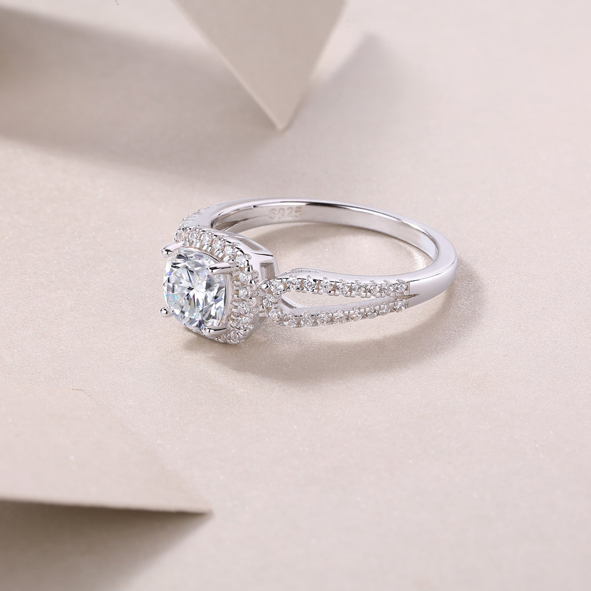 Time's Mail Moissanite 1.1 Ct Cushion Cut Ring