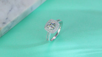 Sweet Holiday Moissanite 1.0 Ct Round Cut Ring